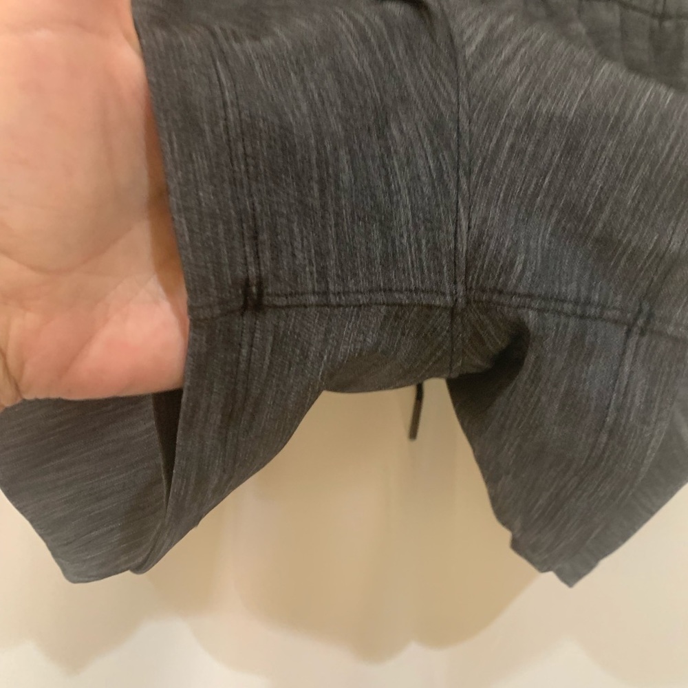 Lululemon Size 6 Draw String Shorts - image 5